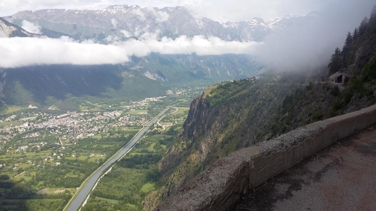 Chalet La Cachette Cyclists & Skiers Le Bourg-dʼOisans Kültér fotó
