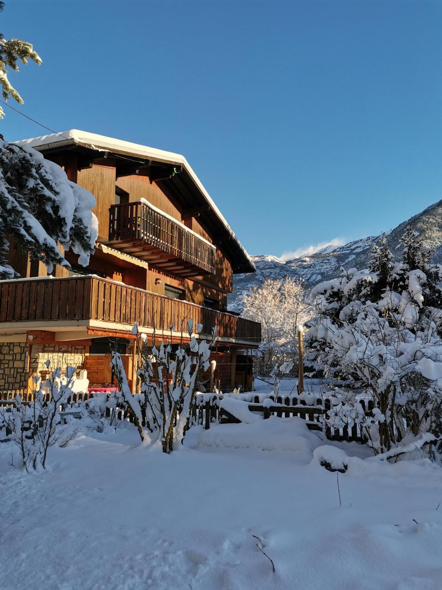 Chalet La Cachette Cyclists & Skiers Le Bourg-dʼOisans Kültér fotó